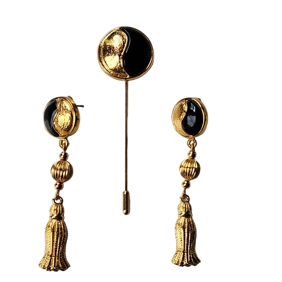 Avon Lapel Pin and Earring Set - Picture 5 of 5